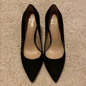 Black dress shoes